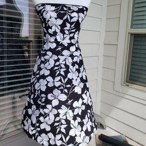 Suzy Shier Black & White Floral Strapless Dress